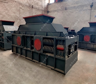 2PG1200x800型半自動(dòng)液壓對(duì)輥破碎機(jī)發(fā)往四川 2PG1200x800型半自動(dòng)液壓對(duì)輥破碎機(jī)發(fā)往四川